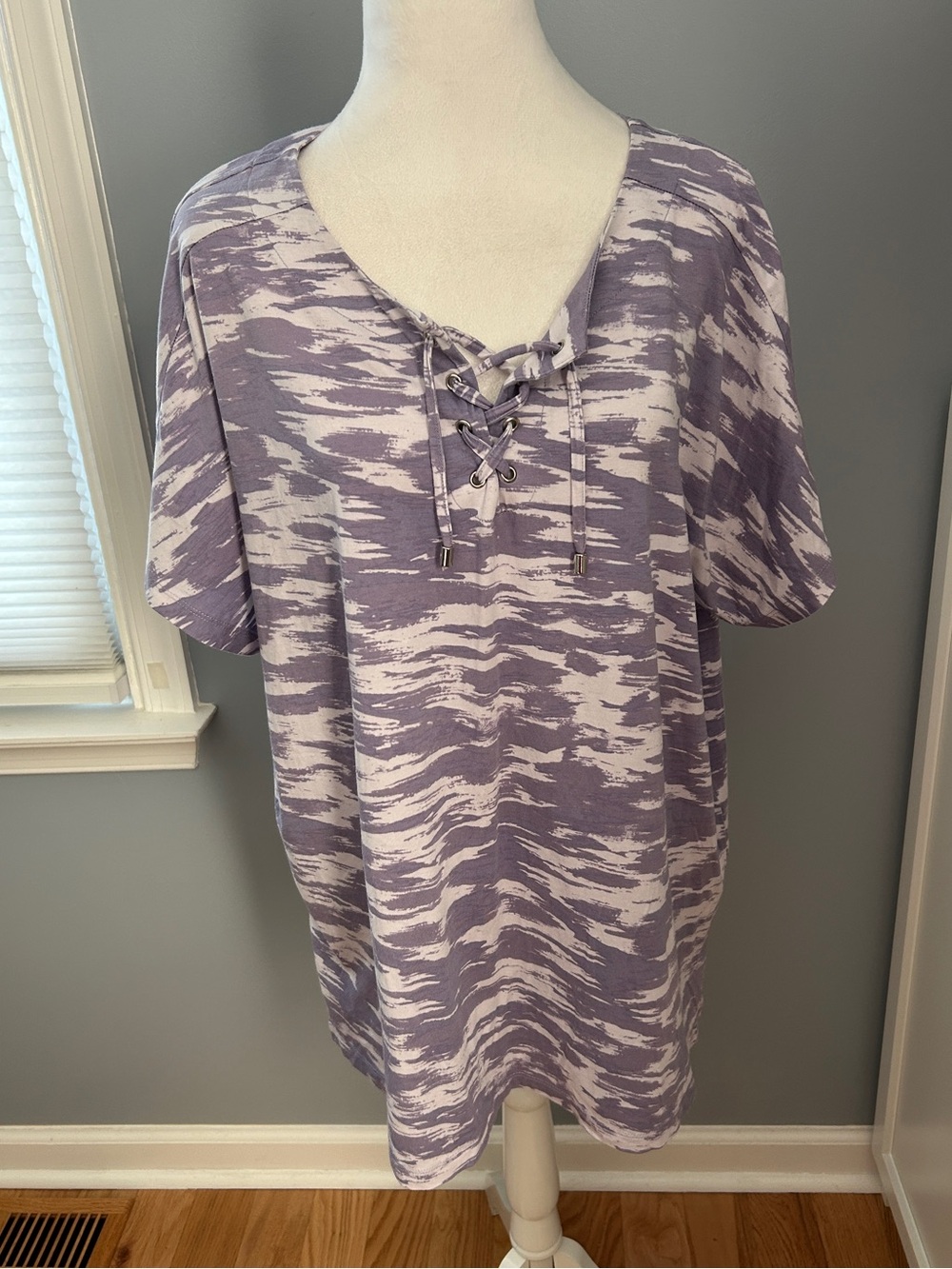 Weekends By Chico's Size 3 Women's XL Purple Camo Print Lace Up Tunic Top